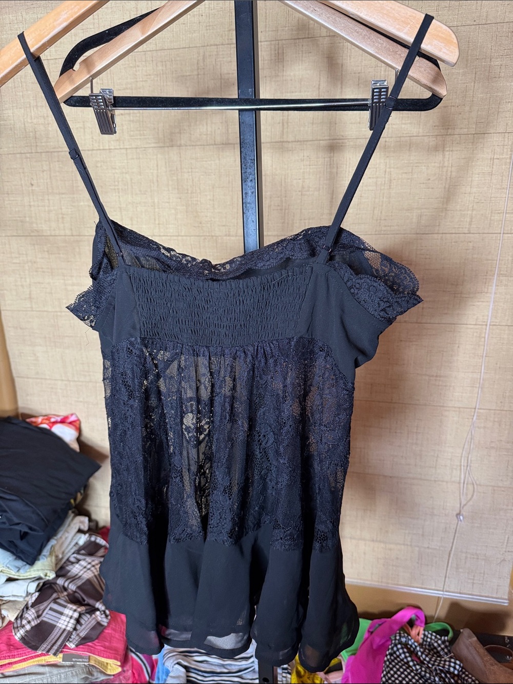 By Anthropologie Sheer Lace Ruffle Cami Top Black Size Medium - Picture 10 of 11